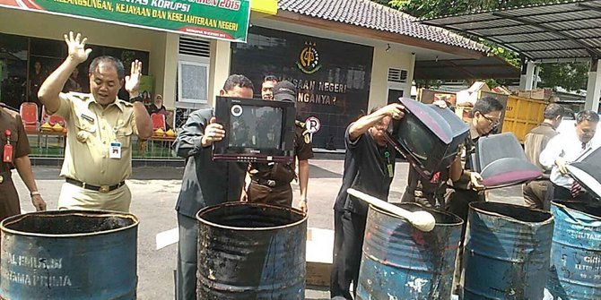 CYgz0xTUoAAo5pk.jpg:large