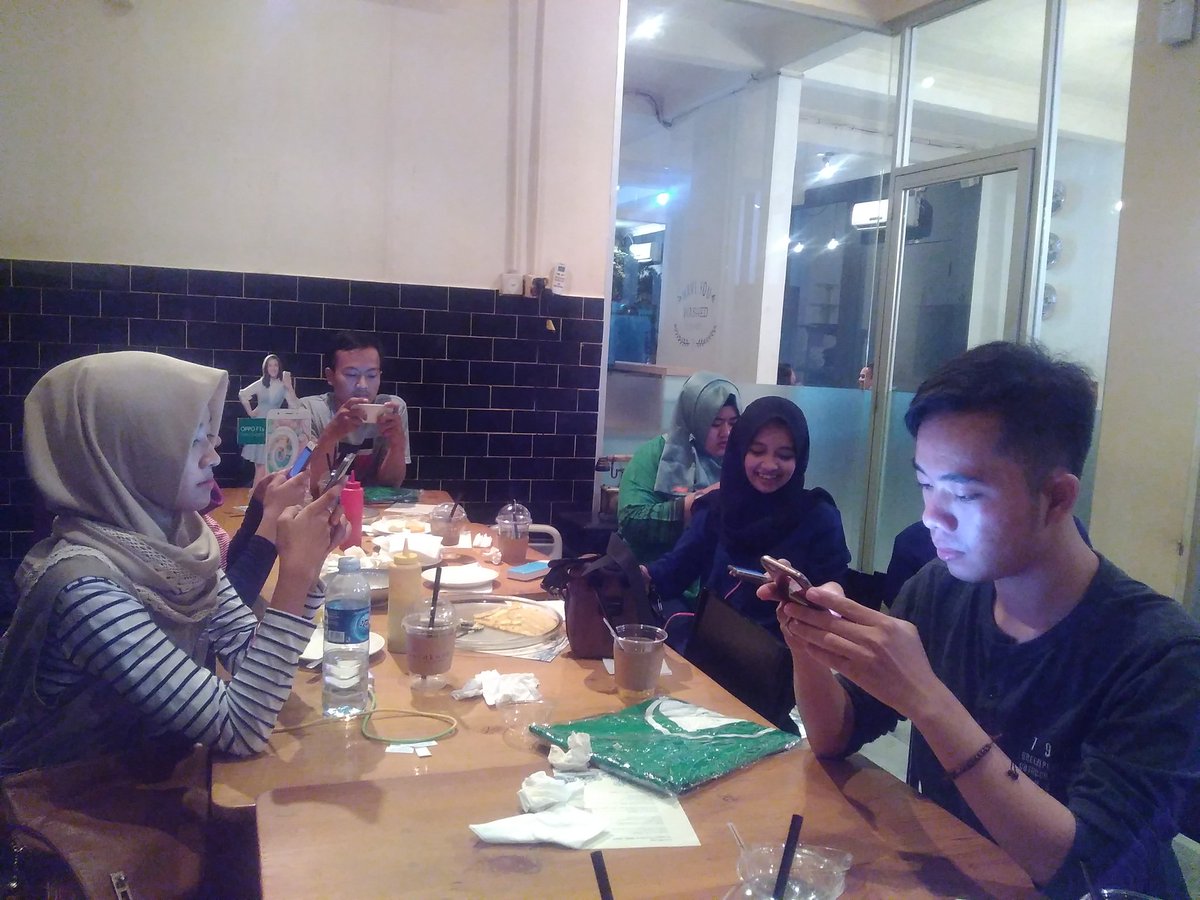 lomba mengetik di acara mini gathering OPPO Community
