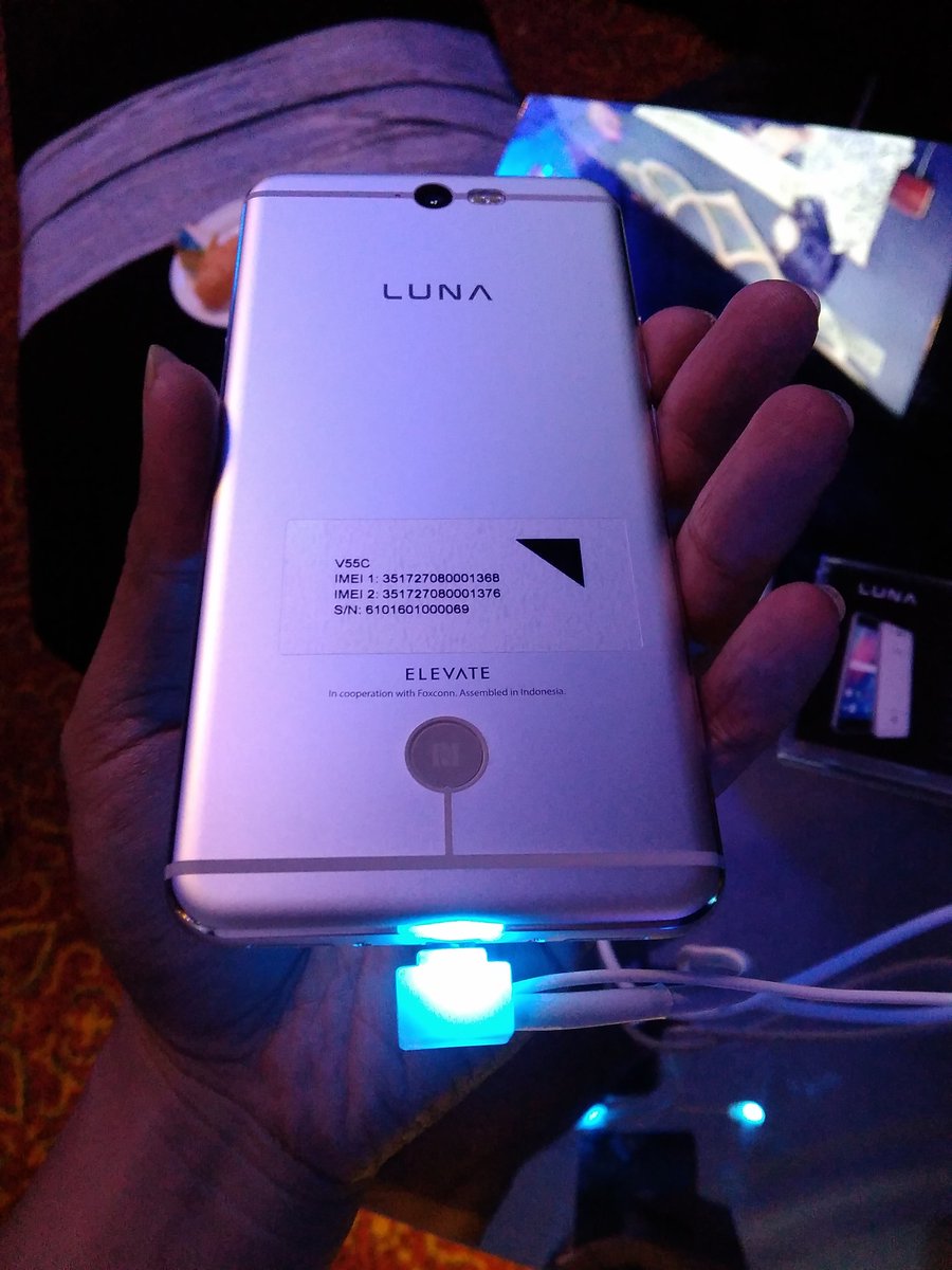 Smartphone LUNA - belakang