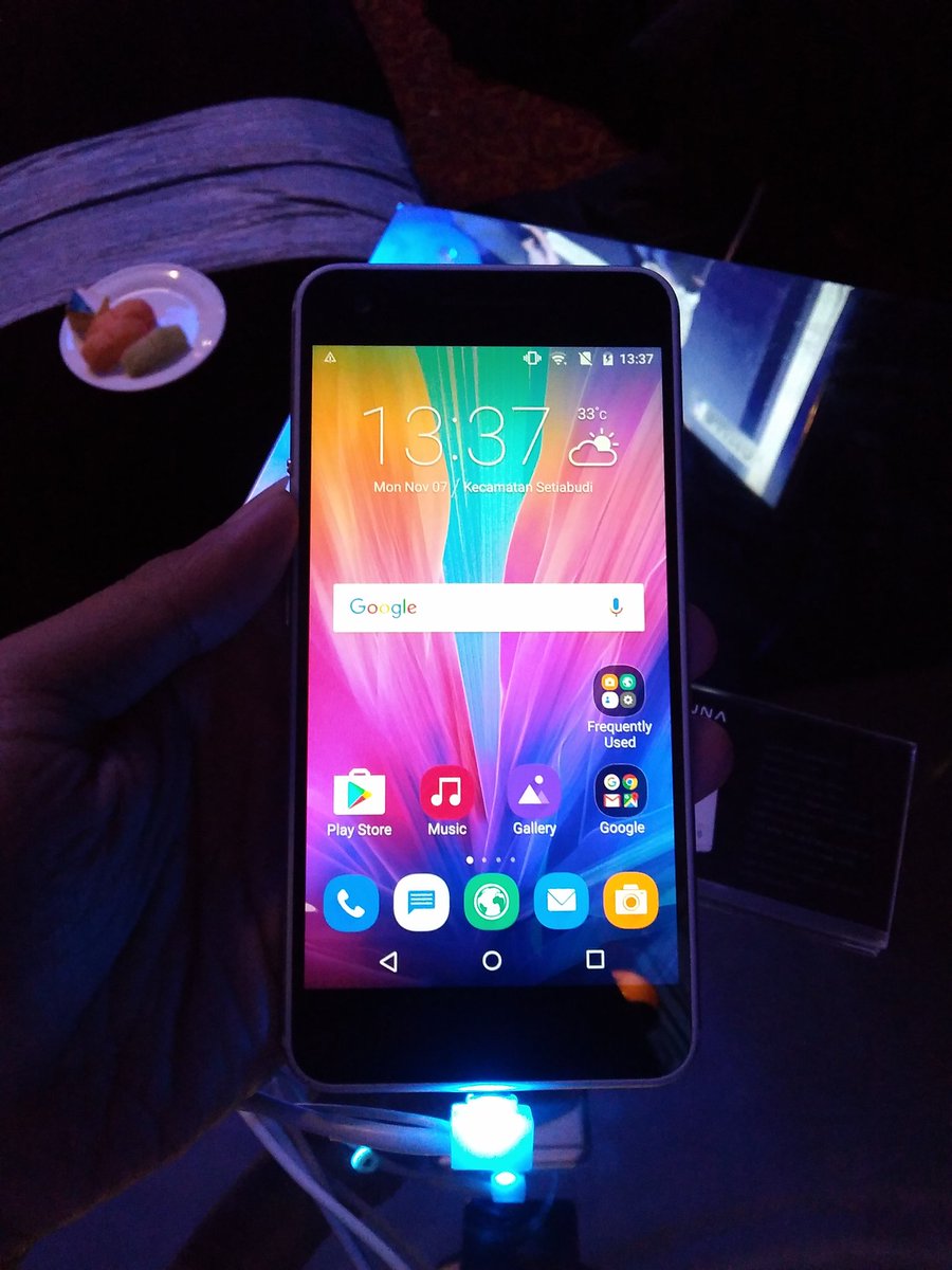 smartphone LUNA - depan