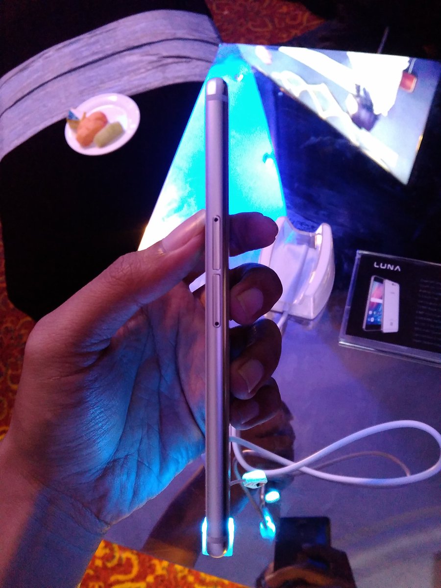 Smartphone LUNA - samping